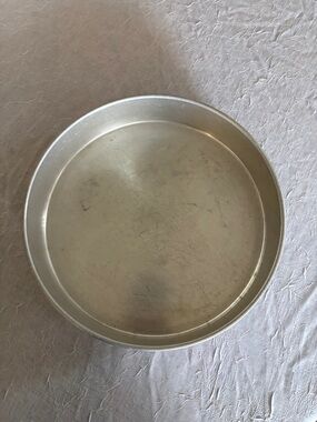 Classic Round Baking Pan - Silver